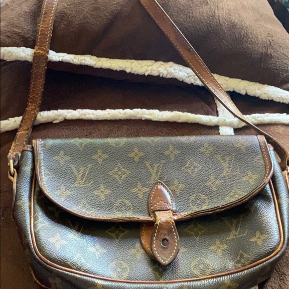 Louis Vuitton - Picture 6 of 11